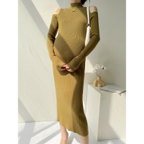 Pregnant womens dress autumn and winter New Korean solid color long knitted skirt air quality off-shoulder semi-high neck cos wind dress