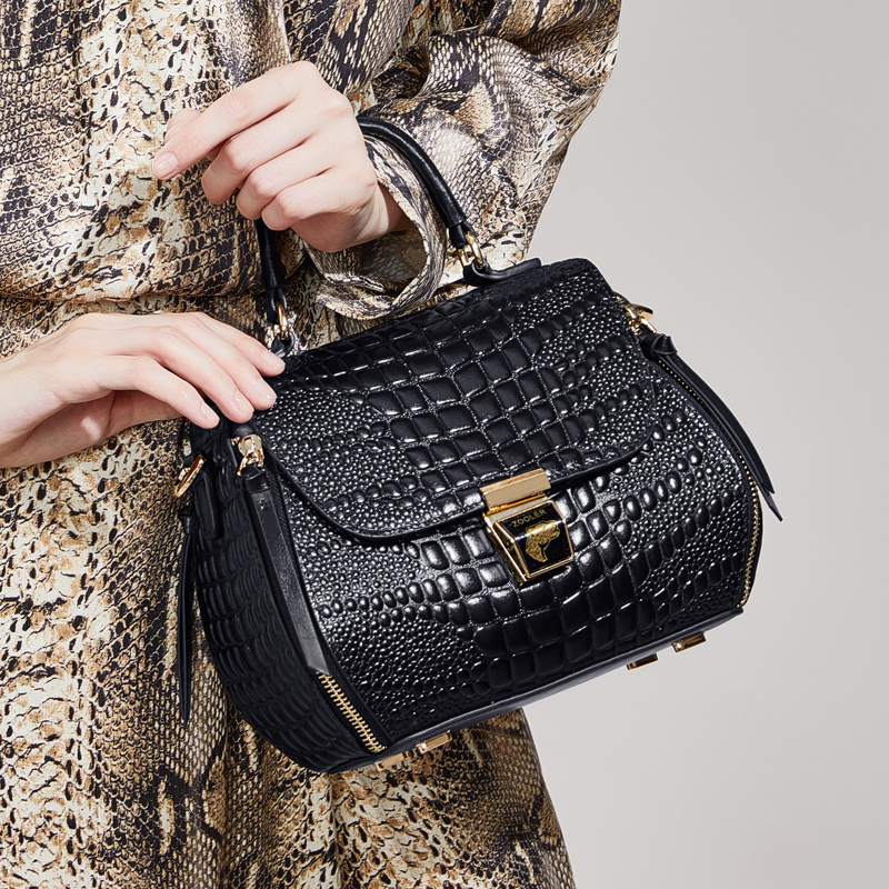 The first layer cowhide handbag 2018 new ladies leather bag female crocodile pattern fashion handbag small bag Messenger bag