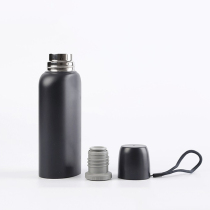 Outdoor sports kettle 304 stainless steel insulated flat kettle 500ml portable insulated tea cup kettle cover