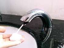 Wooden cleaning countertop faucet soap dispenser toilet toilet face Basin automatic foam hand sanitizer machine