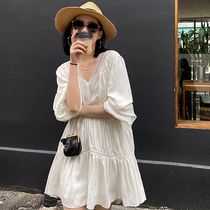 Small man to wear design white base skirt 2021 early spring new large size French retro hollow dress