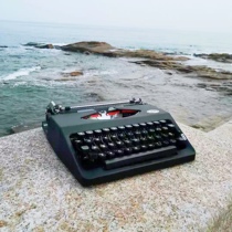 Explosive hero typewriter retro HERO mechanical English student nostalgic gift antique typewriter