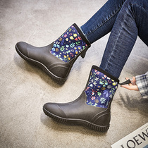 Large code rain shoes women light waterproof rubber shoes spring and summer outside wearing Korean version water boots outdoor non-slip rain boots ladies water jacket shoes