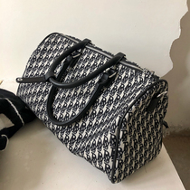 Canvas Embroidered Travel Bag Woman Large Capacity Short Trip Boarding Bag Luggage Bag Tennis Red Fashion Portable Fitness Bag