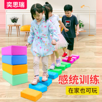 Newborn baby grasping and chasing audio-visual toys 3-6 month 9 baby touch ball hand grasp ball touch ball can gnaw soft glue