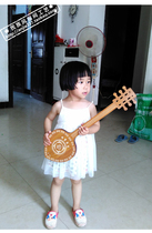 Dong pipa beginner national musical instrument childrens hardwood props small pipa guqin wood art craft decoration model