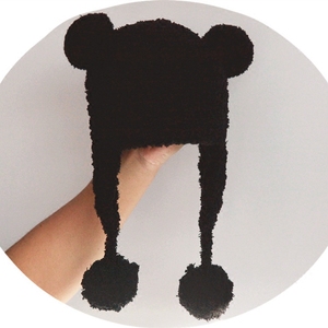 小黑熊绒绒纯手工毛线编织婴儿小熊帽造型厚保暖护耳带球球帽子