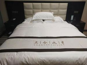 平舆上合之星主题酒店（上河城旅游景区）尊享品质·舒适大床房