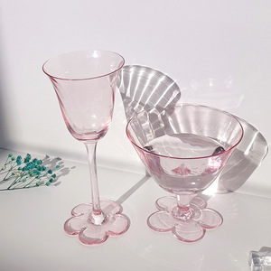 红酒杯小众玻璃脚杯水晶粉色少女花朵杯中古洋酒杯创意冰激凌碗