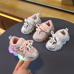 春季女童单鞋0-1岁宝宝亮灯鞋8-10个月婴儿学步鞋9男童软底板鞋子