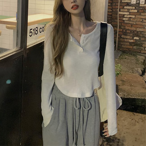 罗纹小众设计感长袖t恤女春秋修身小心机韩版打底衫短款学生上衣