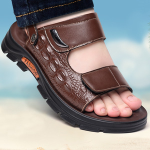 老爸穿的牛皮凉鞋防滑夏日中老年男人平底脱鞋两用宽脚凉拖沙滩鞋