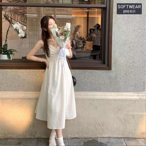 SOFTWEAR 2024年夏季新款法式吊带裙收腰设计感小众白色连衣裙子